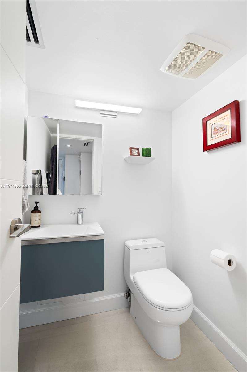 Brickell Bay Club at 2333 Brickell Ave, Miami, FL 33129 - For Sale photo 12