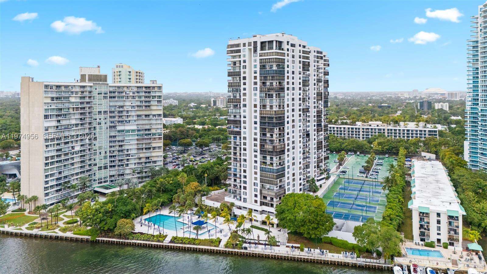 Brickell Bay Club at 2333 Brickell Ave, Miami, FL 33129 - For Sale photo 24