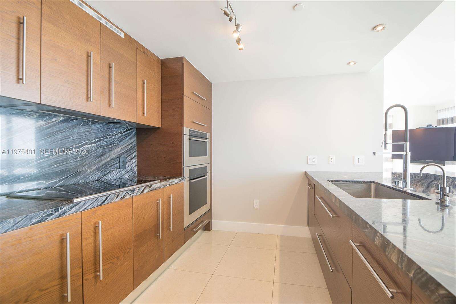 ICONBRICKELL CONDO NO 1 - 465 Brickell Ave, Miami, FL 33131 | Picture 14