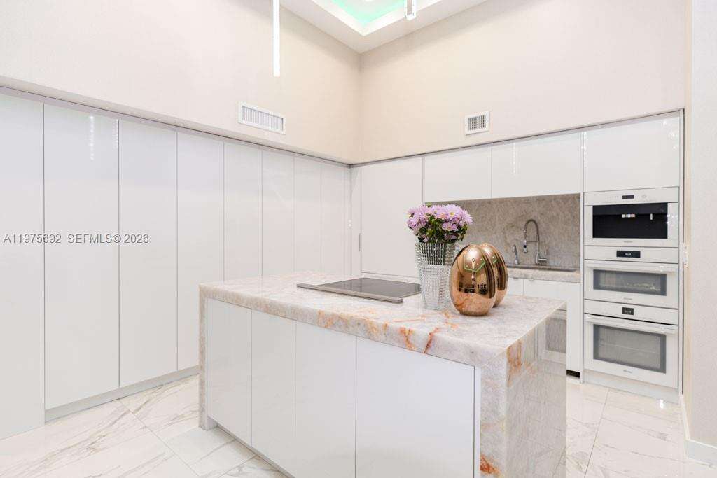 BEACH CLUB THREE - 1800 Ocean Dr, Hallandale Beach, FL 33009 | Picture 15