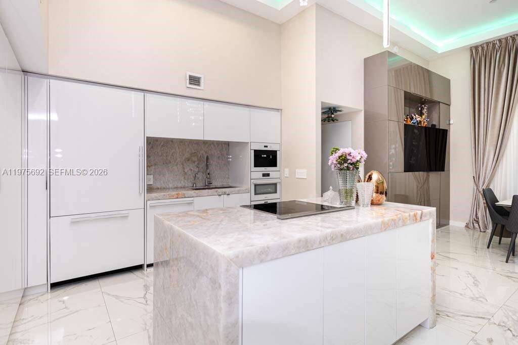 BEACH CLUB THREE - 1800 Ocean Dr, Hallandale Beach, FL 33009 | Picture 18