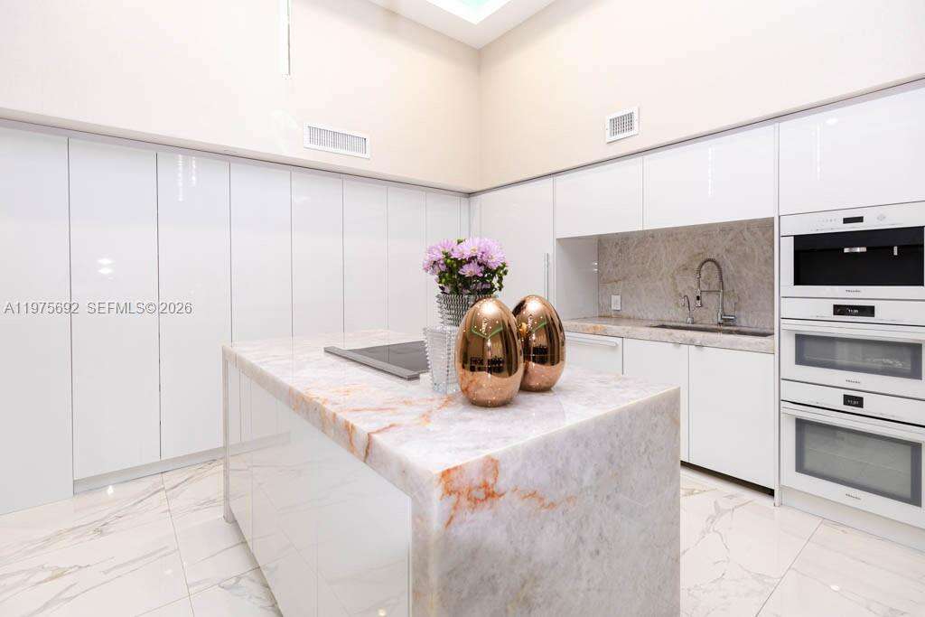 BEACH CLUB THREE - 1800 Ocean Dr, Hallandale Beach, FL 33009 | Picture 4