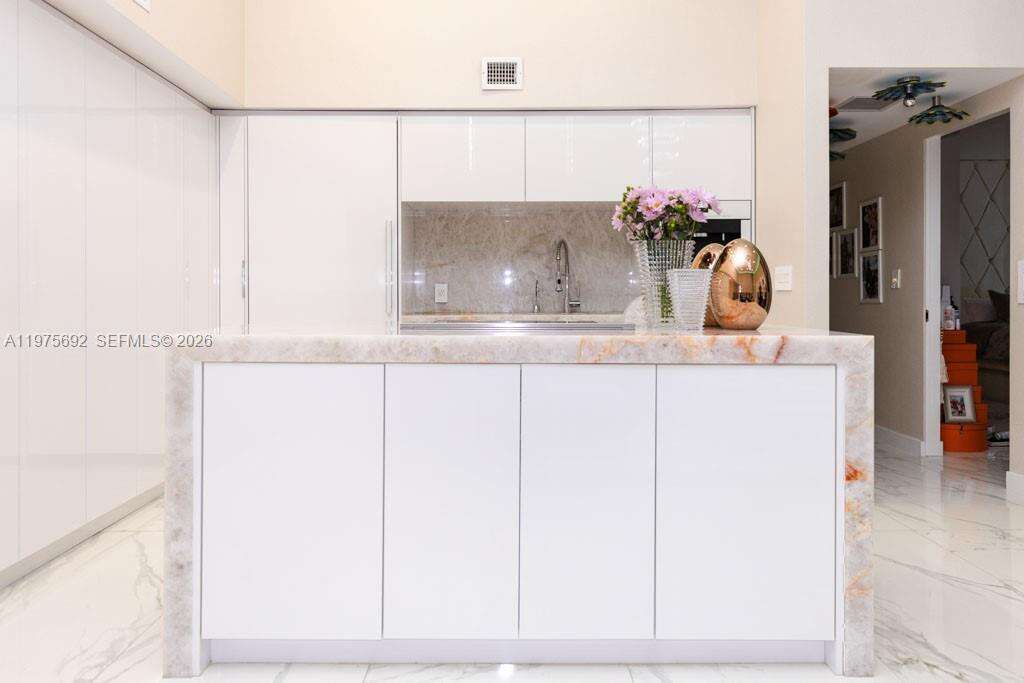 BEACH CLUB THREE - 1800 Ocean Dr, Hallandale Beach, FL 33009 | Picture 37