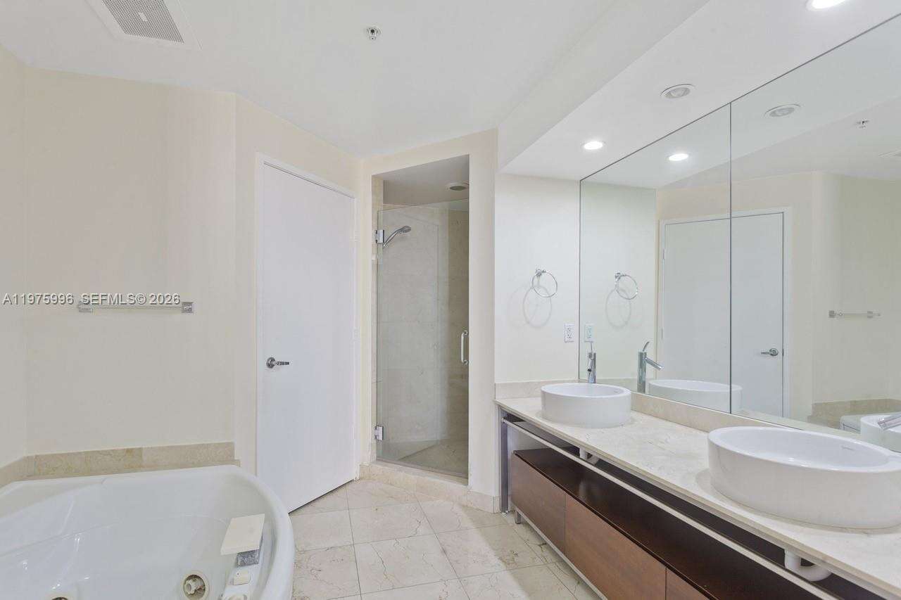 SAYAN - 16275 Collins Ave, Sunny Isles Beach, FL 33160 | Picture 7