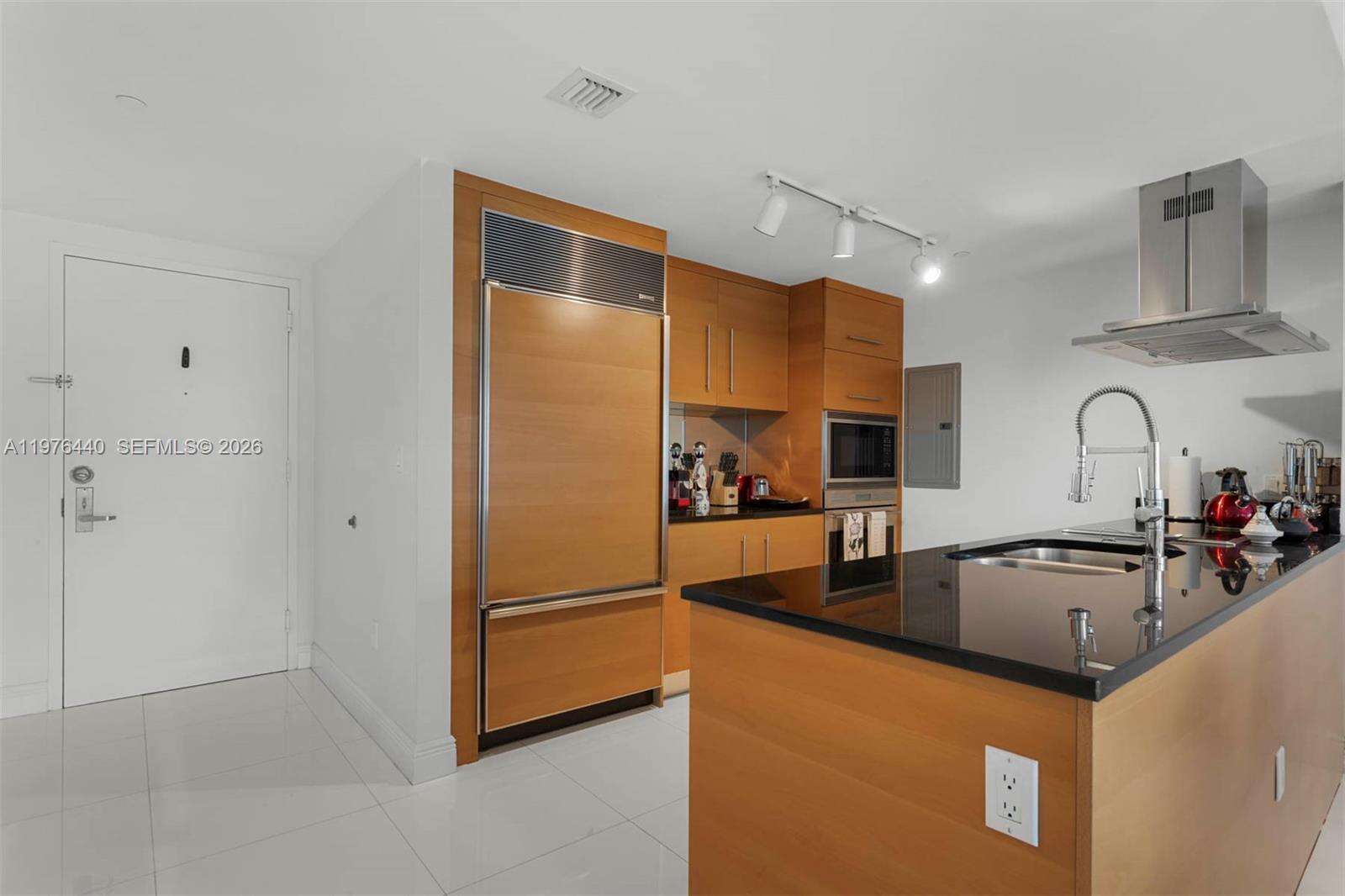 Icon Brickell 2 at 495 Brickell Ave, Miami, FL 33131 - For Sale photo 4