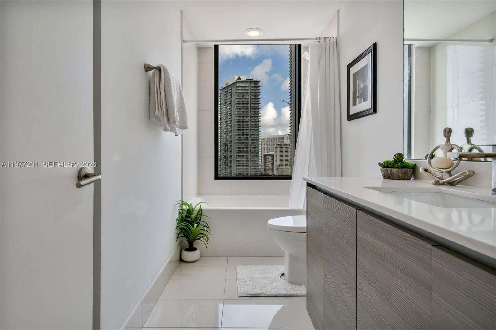 Icon Bay at 460 28 St, Miami, FL 33137 - For Sale photo 25