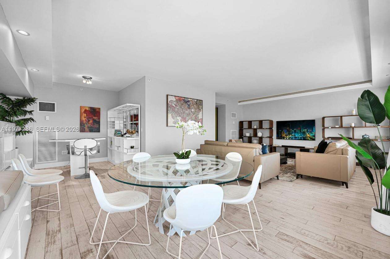 MILLENNIUM TOWER - 1435 Brickell Ave, Miami, FL 33131 | Picture 9