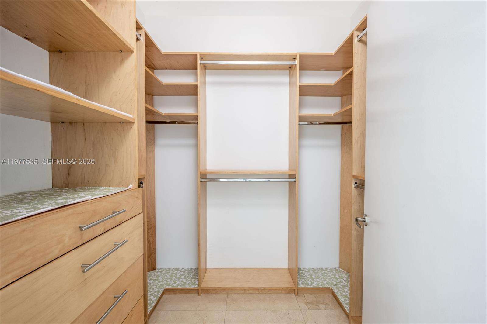 JADE RESIDENCES AT BRICKELL BAY - 1331 Brickell Bay Dr, Miami, FL 33131 | Picture 17