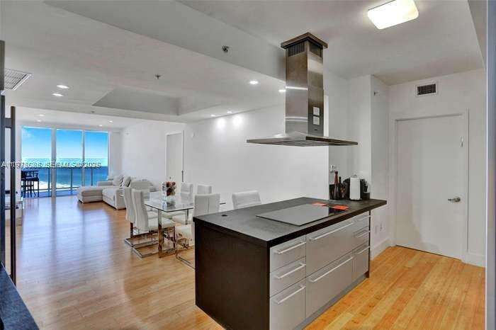 Trump Royale at 18201 Collins Ave, Sunny Isles Beach, FL 33160 - For Sale photo 16
