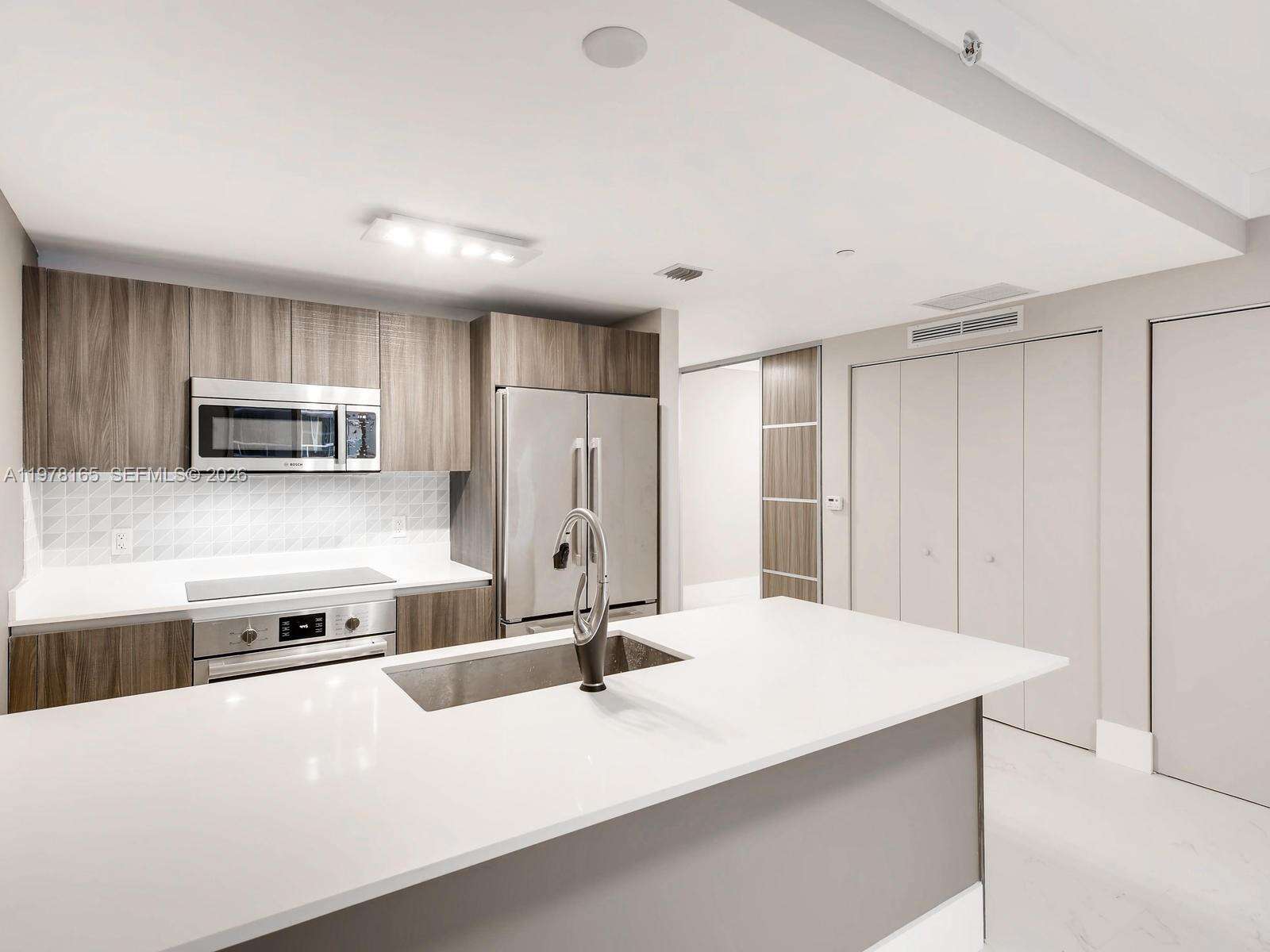 Aria On The Bay at 488 18 St, Miami, FL 33132 - For Sale photo 2