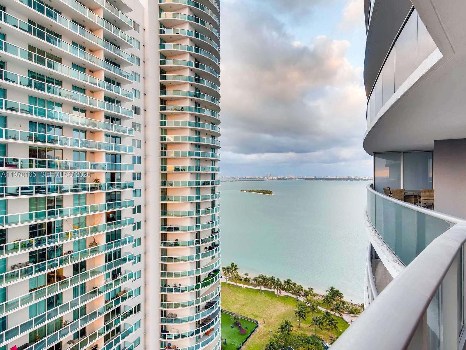 Aria On The Bay at 488 18 St, Miami, FL 33132 - For Sale photo 3