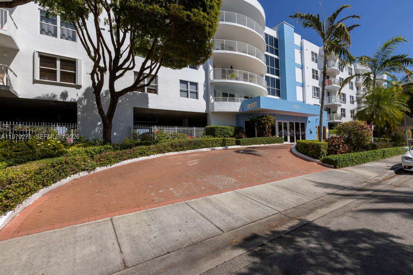 Breeze Condos for Sale & Rent | Picture 1