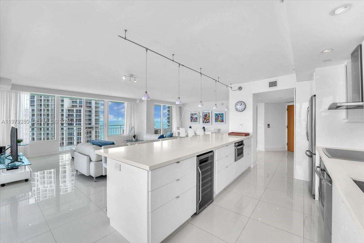 SOUTH POINTE TOWERS CONDO I - 400 Pointe Dr, Miami Beach, FL 33139 | Picture 15