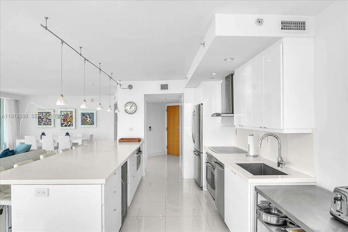 SOUTH POINTE TOWERS CONDO I - 400 Pointe Dr, Miami Beach, FL 33139 | Picture 20