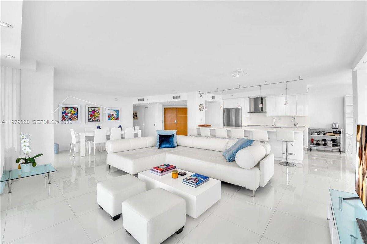SOUTH POINTE TOWERS CONDO I - 400 Pointe Dr, Miami Beach, FL 33139 | Picture 8