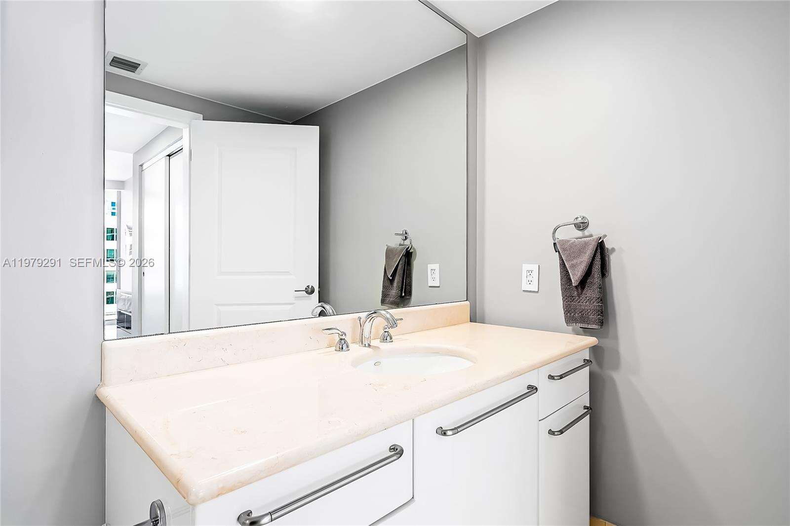 OCEAN PALMS - 3101 Ocean Dr, Hollywood, FL 33019 | Picture 43