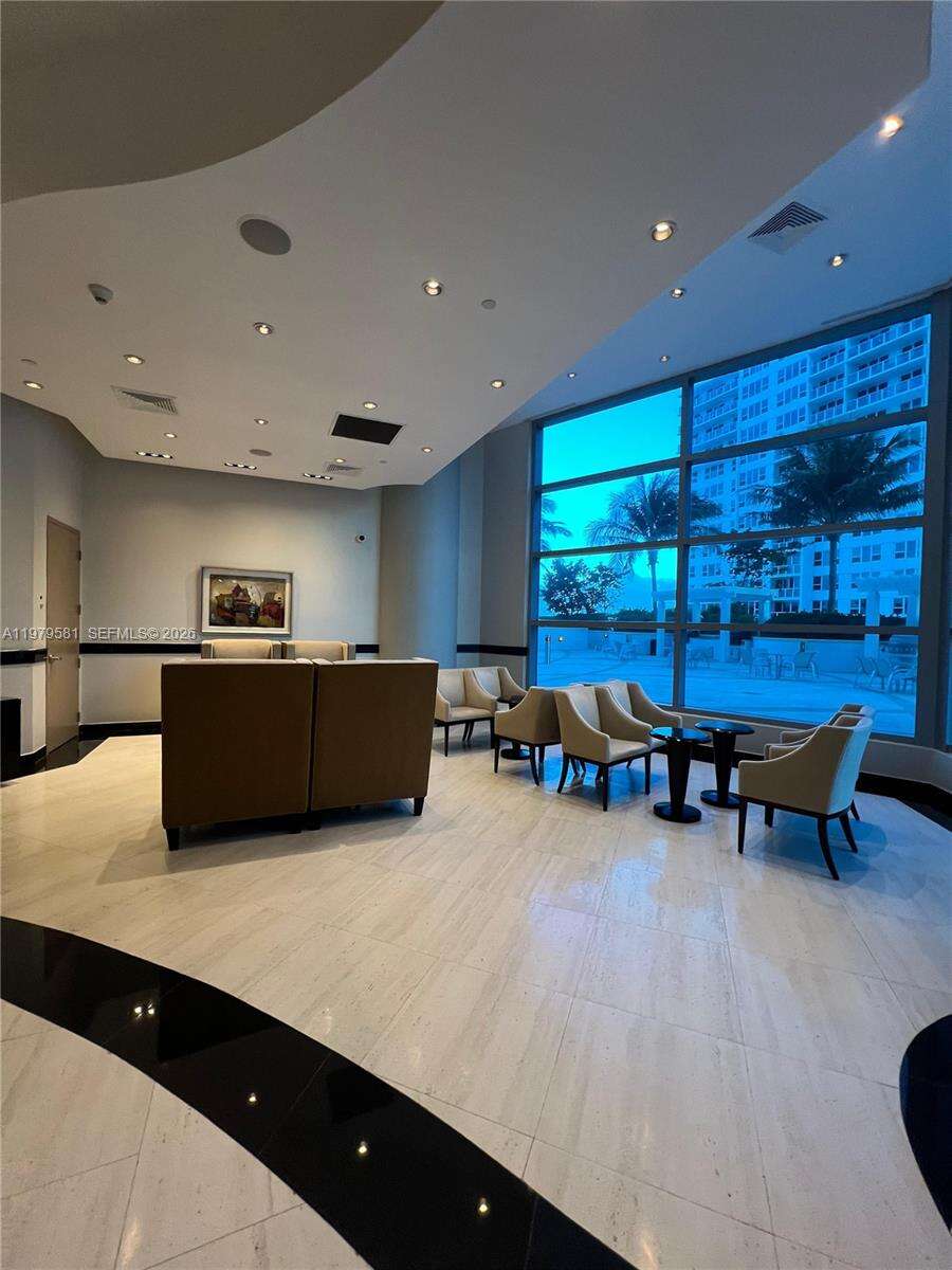 OCEAN PALMS - 3101 Ocean Dr, Hollywood, FL 33019 | Picture 5