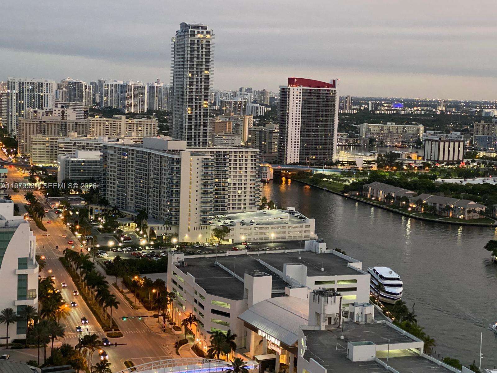 OCEAN PALMS - 3101 Ocean Dr, Hollywood, FL 33019 | Picture 42