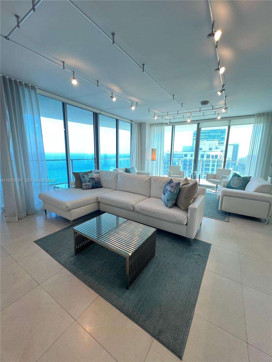 OCEAN PALMS - 3101 Ocean Dr, Hollywood, FL 33019 | Picture 51