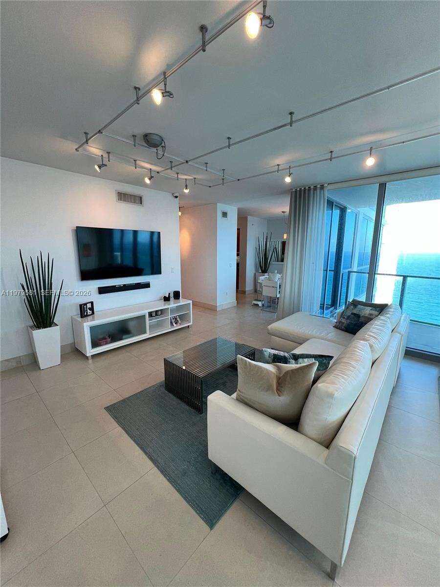 OCEAN PALMS - 3101 Ocean Dr, Hollywood, FL 33019 | Picture 54