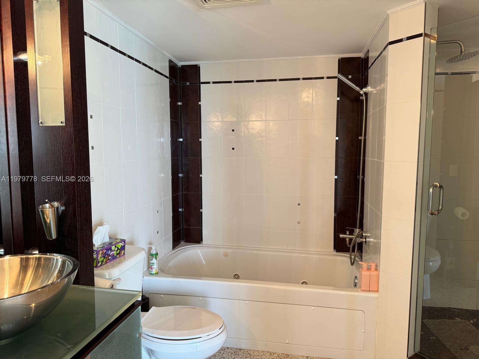 La Perla at 16699 Collins Ave, Sunny Isles Beach, FL 33160 - For Sale photo 16
