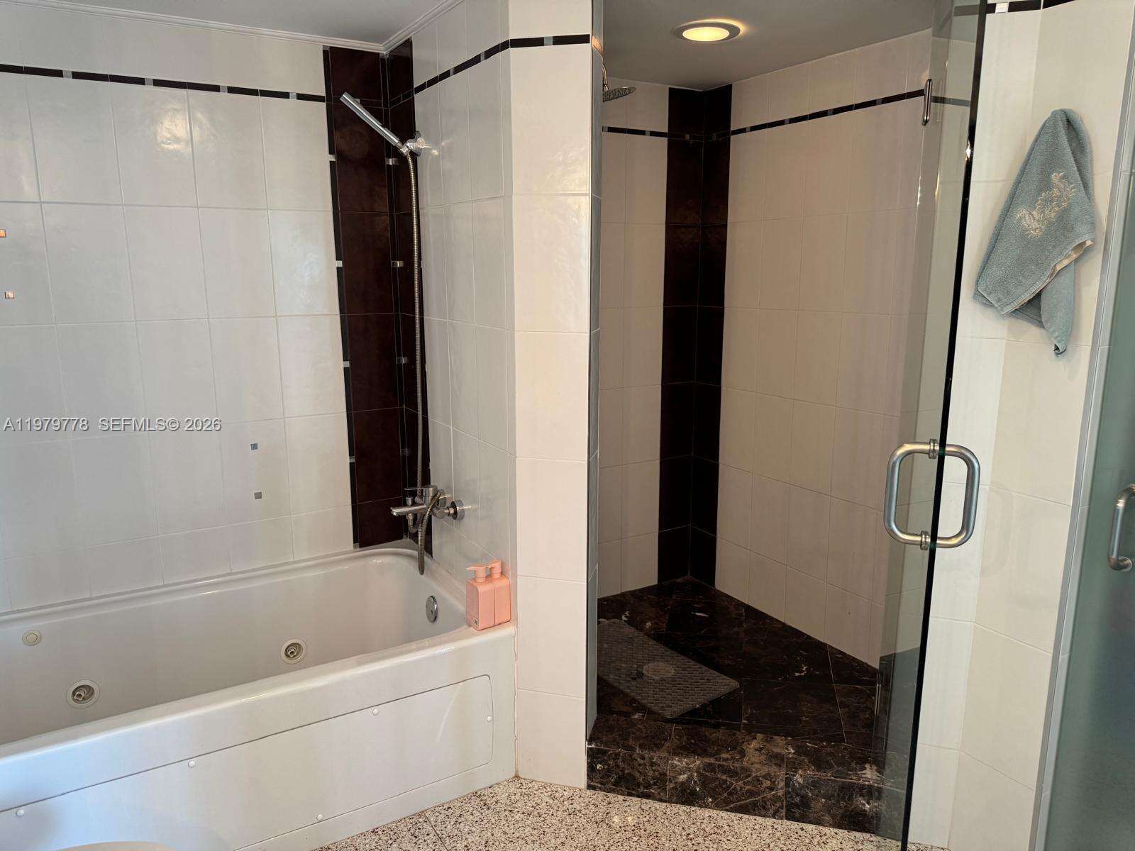 La Perla at 16699 Collins Ave, Sunny Isles Beach, FL 33160 - For Sale photo 17