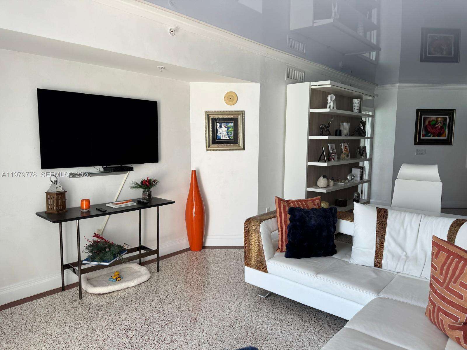 La Perla at 16699 Collins Ave, Sunny Isles Beach, FL 33160 - For Sale photo 9