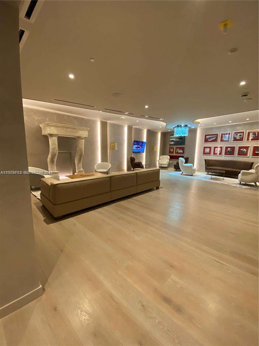 Brickell Flatiron at 1000 Brickell Plz, Miami, FL 33131 - For Sale photo 12