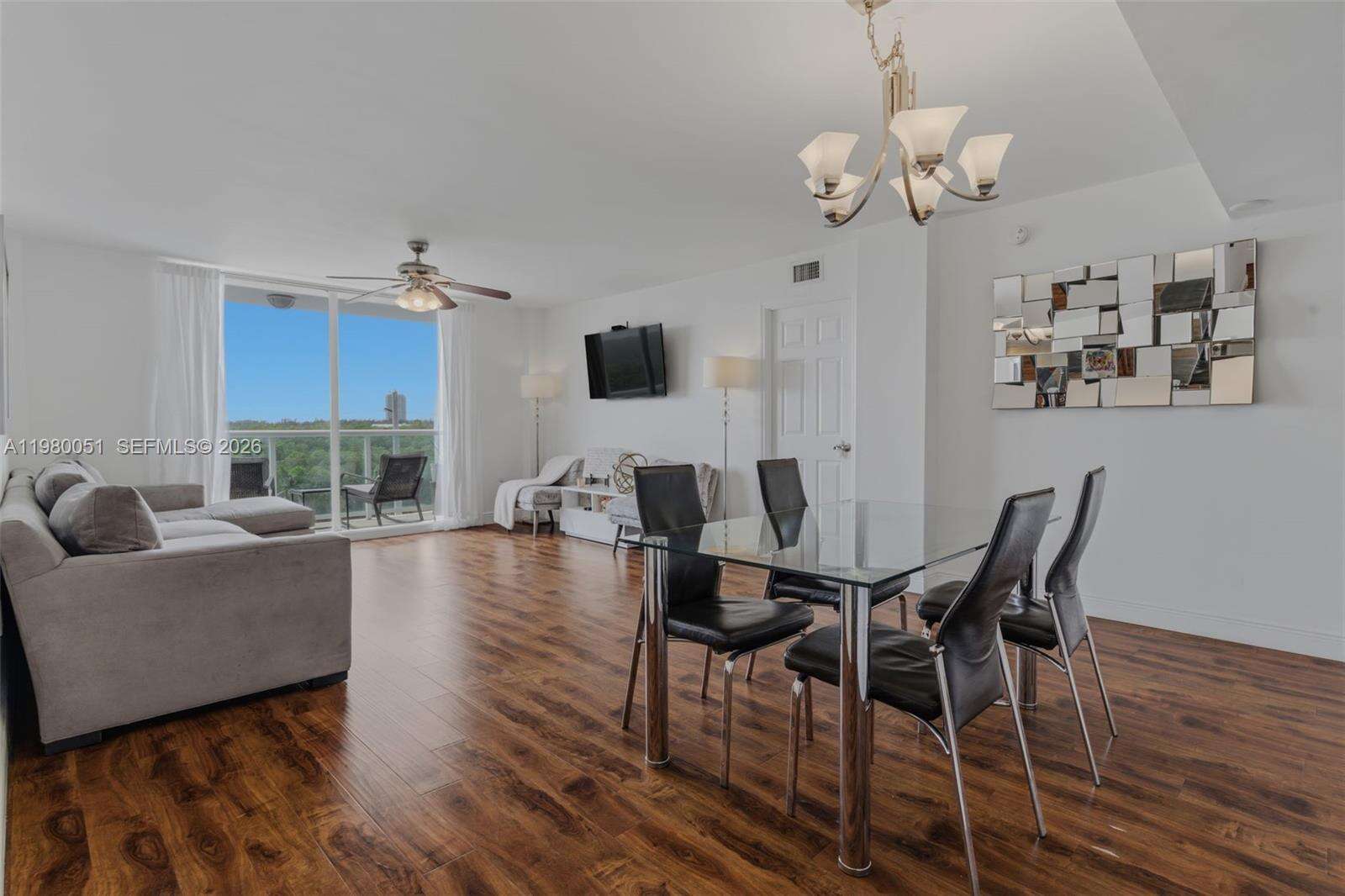 Stratford House Condos for Sale & Rent | Picture 1