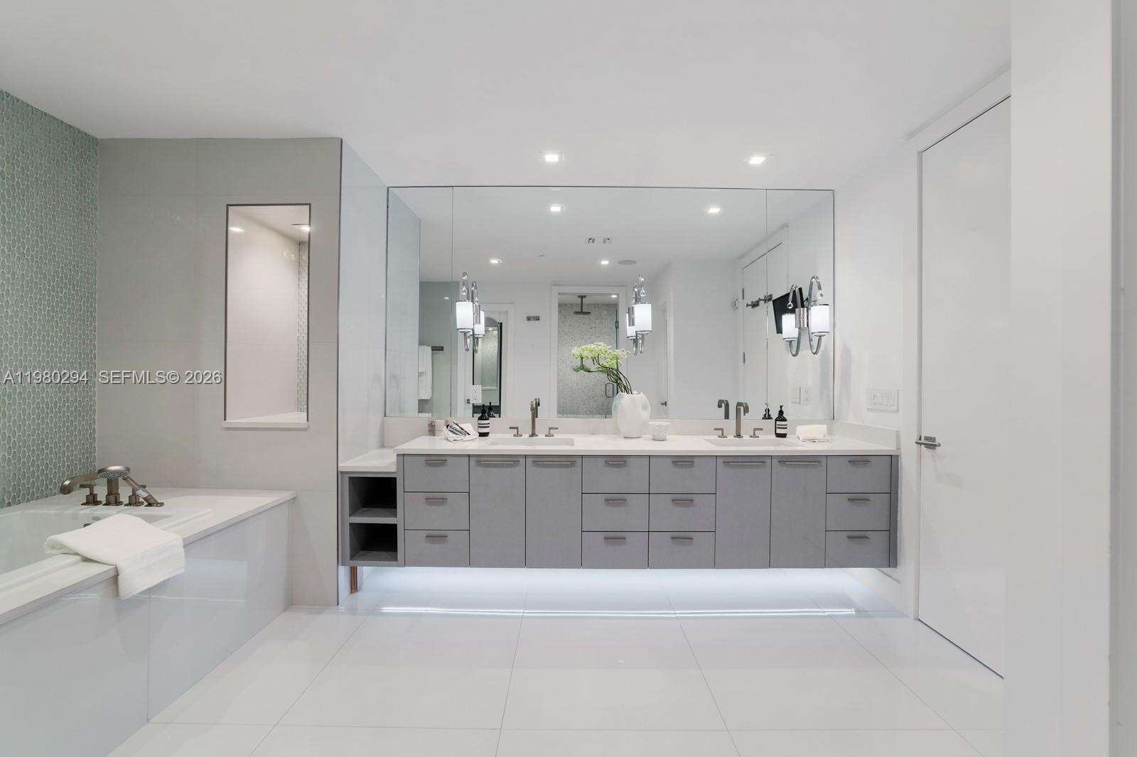 THE RESIDENCES AT THE BATH CLUB - 5959 Collins Ave, Miami Beach, FL 33140 | Picture 16