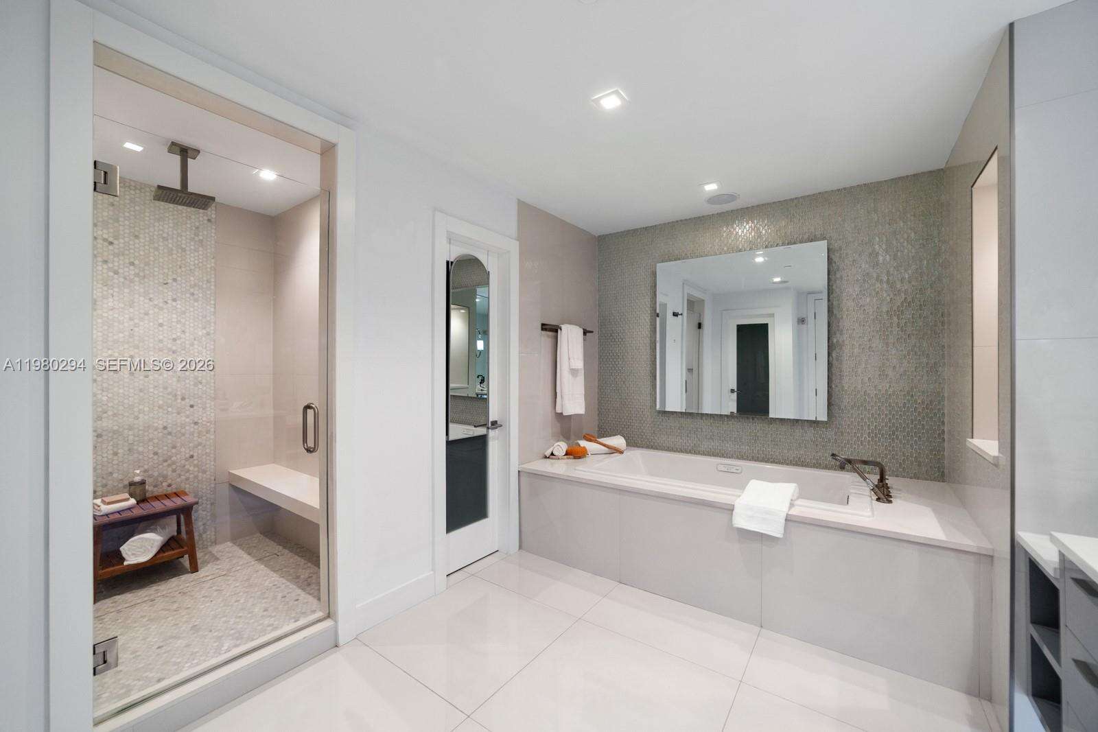 THE RESIDENCES AT THE BATH CLUB - 5959 Collins Ave, Miami Beach, FL 33140 | Picture 18