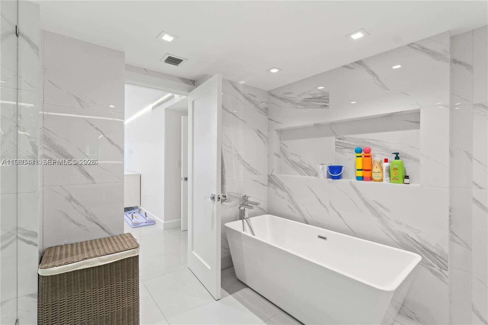 KENILWORTH - 10205 Collins Ave, Bal Harbour, FL 33154 | Picture 33