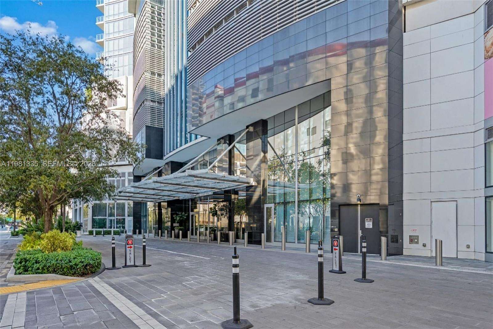 Paramount Miami Worldcenter at 851 1 Ave, Miami, FL 33132 - For Sale photo 4