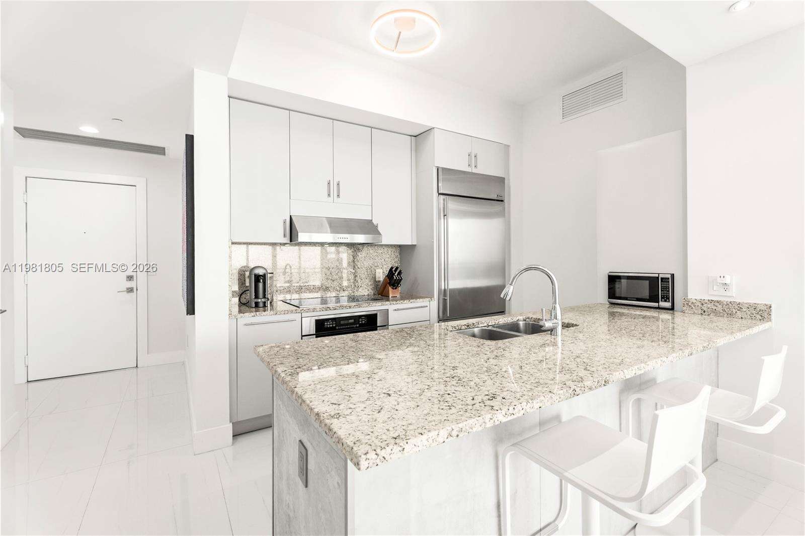 THE PLAZA 851 BRICKELL - 950 Brickell Bay Dr, Miami, FL 33131 | Picture 3