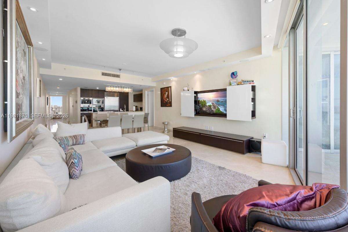 JADE BEACH - 17001 Collins Ave, Sunny Isles Beach, FL 33160 | Picture 11