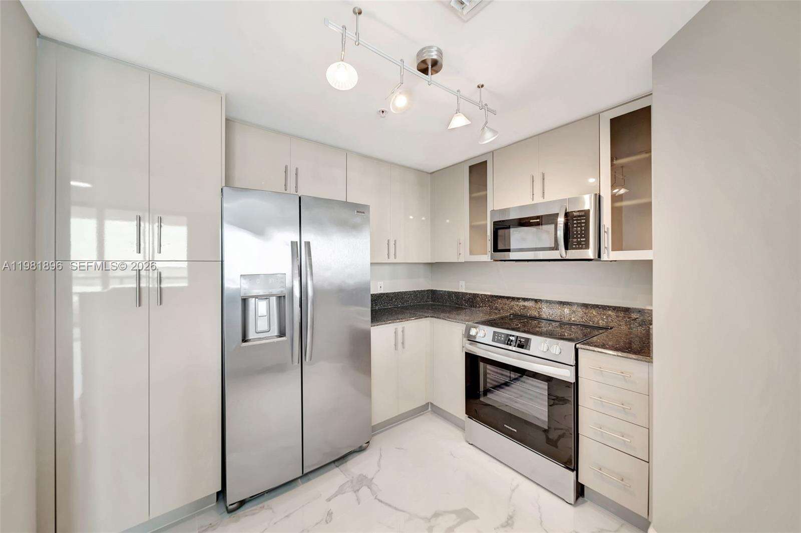 360 Condo at 7900 Harbor Island Dr, North Bay Village, FL 33141 - For Sale photo 15