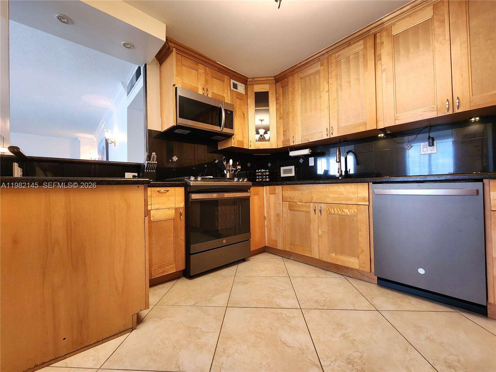 Parker Plaza at 2030 Ocean Dr, Hallandale Beach, FL 33009 - For Sale photo 12