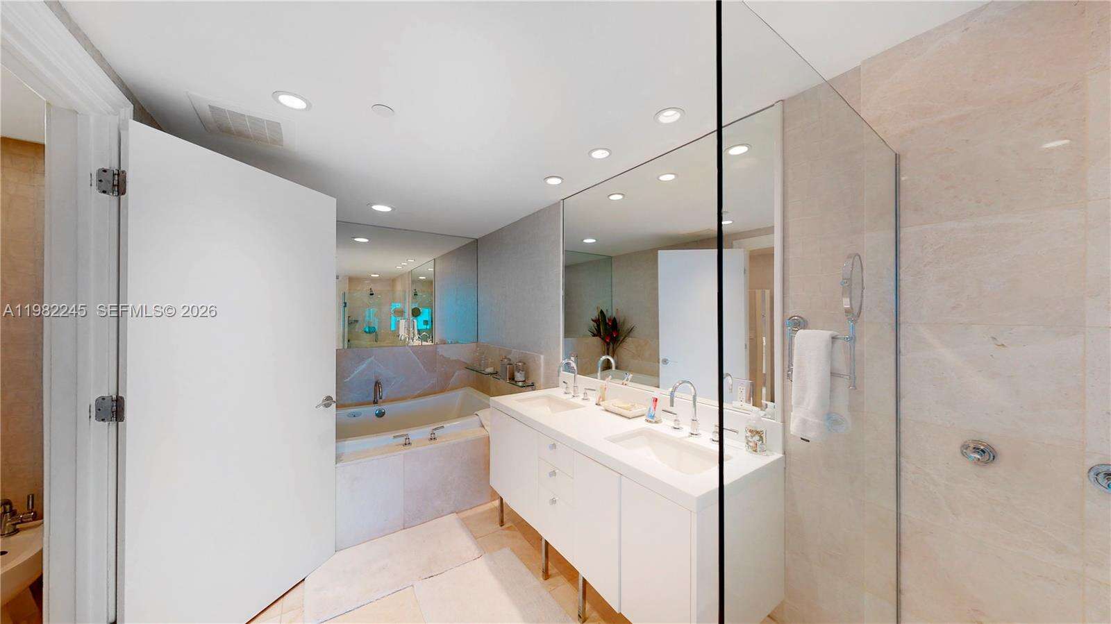 Jade Beach at 17001 Collins Ave, Sunny Isles Beach, FL 33160 - For Sale photo 8