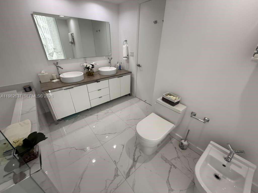 Icon Brickell 2 at 495 Brickell Ave, Miami, FL 33131 - For Sale photo 12