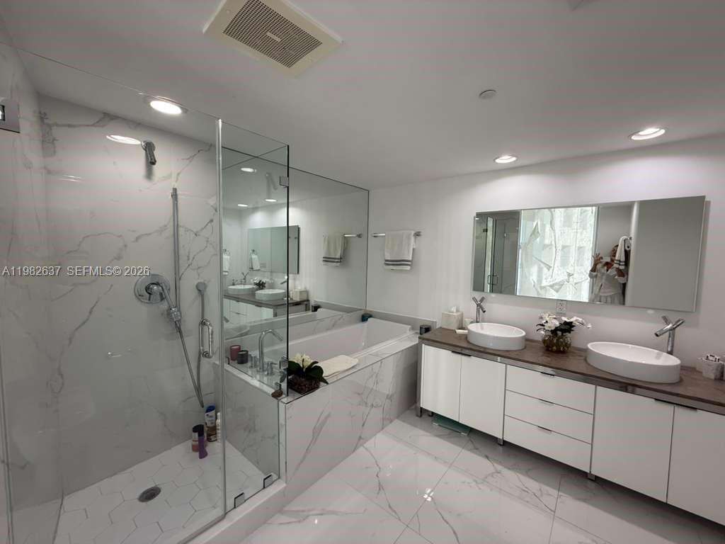 Icon Brickell 2 at 495 Brickell Ave, Miami, FL 33131 - For Sale photo 14