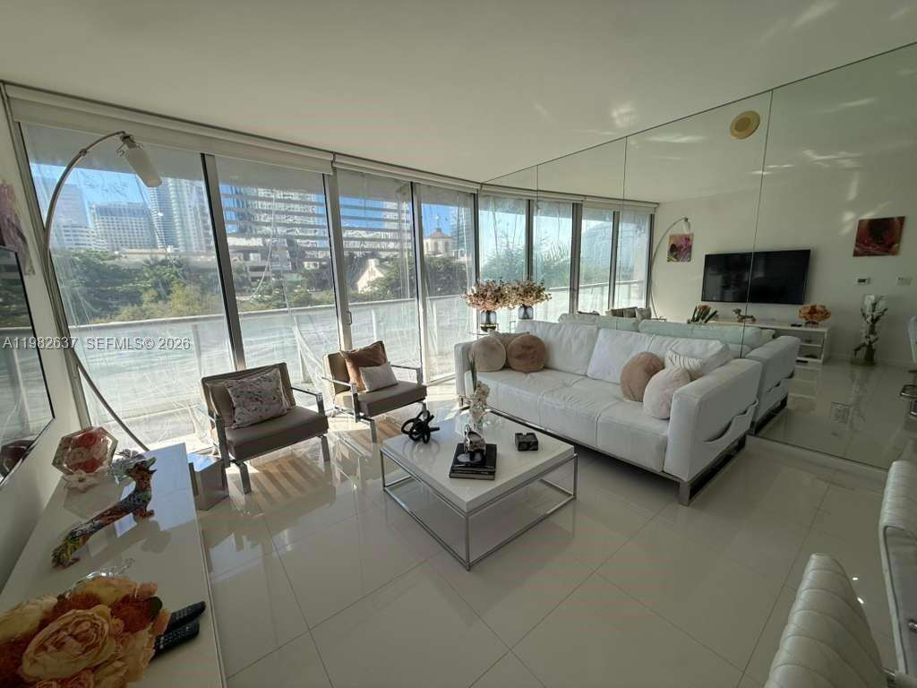 Icon Brickell 2 at 495 Brickell Ave, Miami, FL 33131 - For Sale photo 3