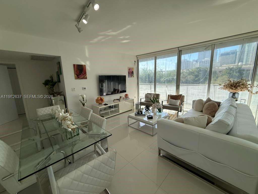 Icon Brickell 2 at 495 Brickell Ave, Miami, FL 33131 - For Sale photo 4