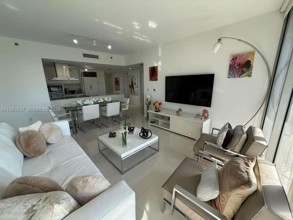 Icon Brickell 2 at 495 Brickell Ave, Miami, FL 33131 - For Sale photo 6