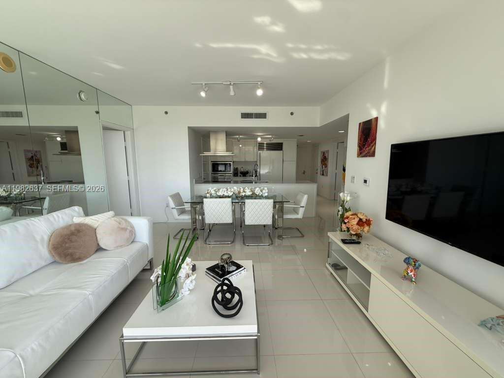 Icon Brickell 2 at 495 Brickell Ave, Miami, FL 33131 - For Sale photo 8