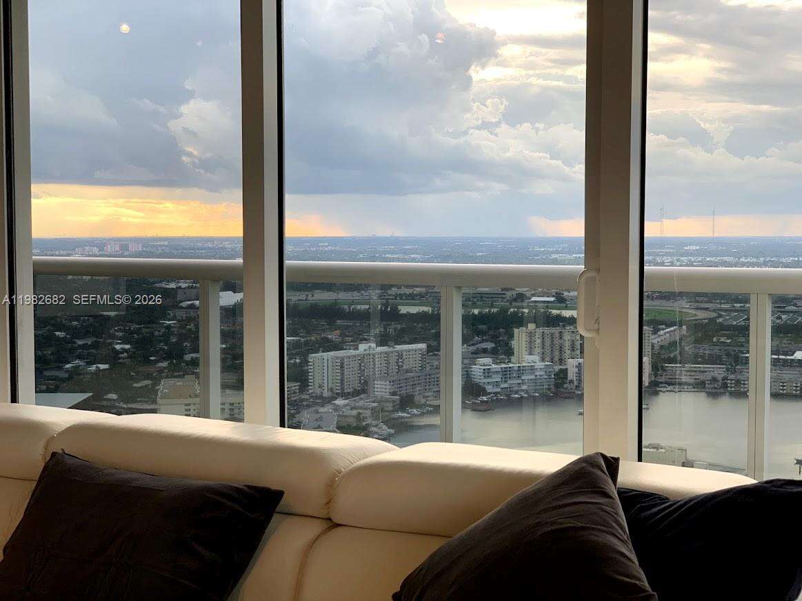 BEACH CLUB TWO - 1830 Ocean Dr, Hallandale Beach, FL 33009 | Picture 11