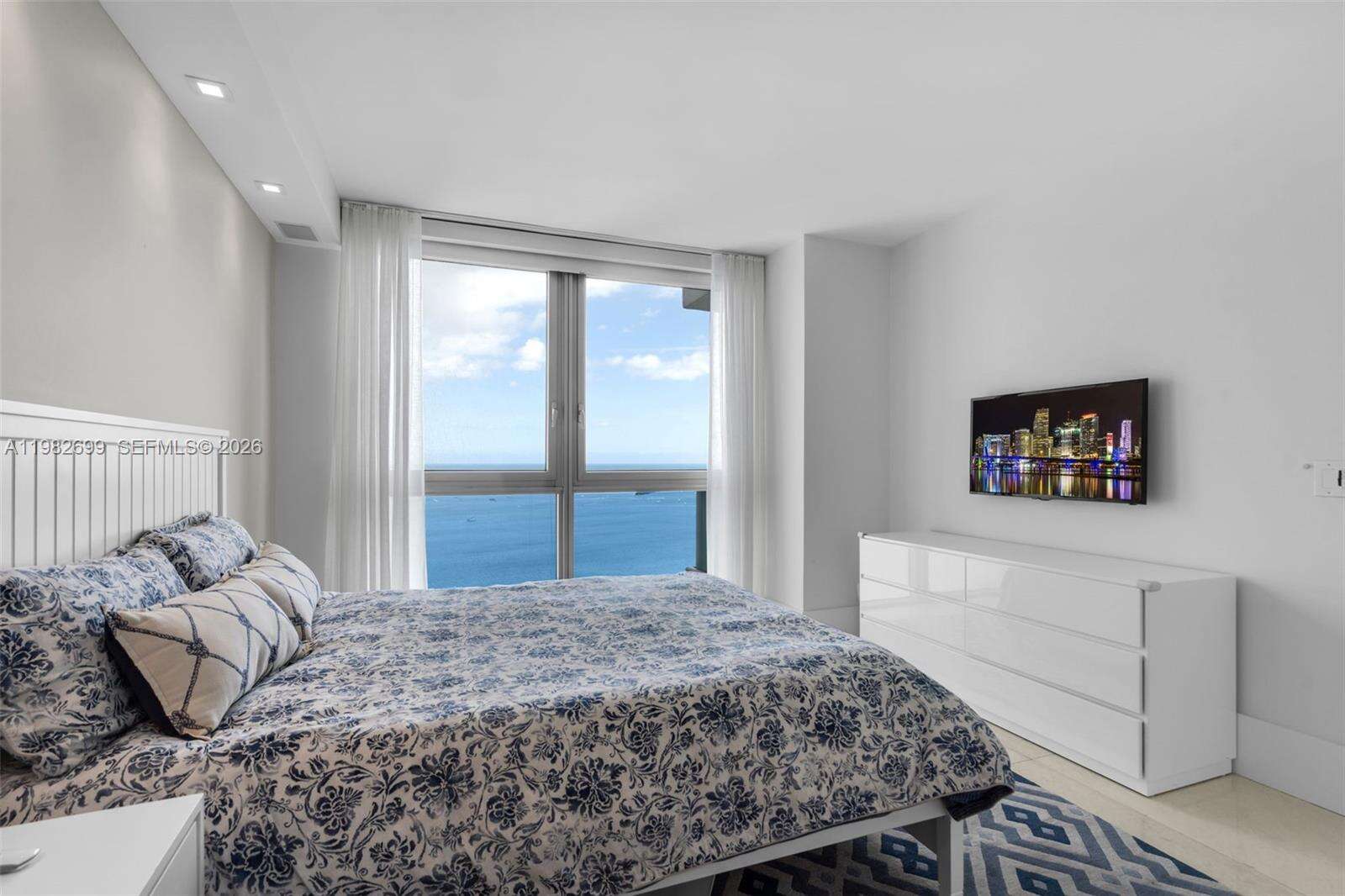 JADE RESIDENCES AT BRICKELL BAY - 1331 Brickell Bay Dr, Miami, FL 33131 | Picture 11