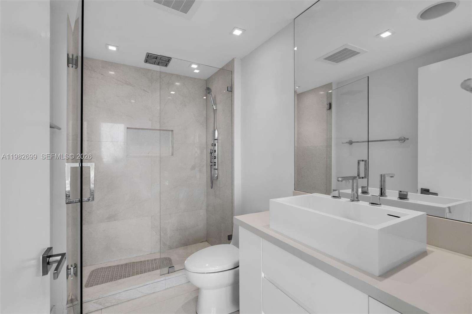 JADE RESIDENCES AT BRICKELL BAY - 1331 Brickell Bay Dr, Miami, FL 33131 | Picture 12
