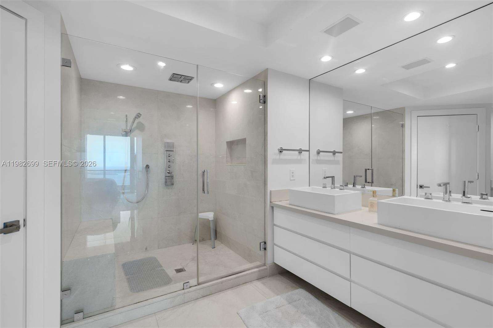 JADE RESIDENCES AT BRICKELL BAY - 1331 Brickell Bay Dr, Miami, FL 33131 | Picture 16