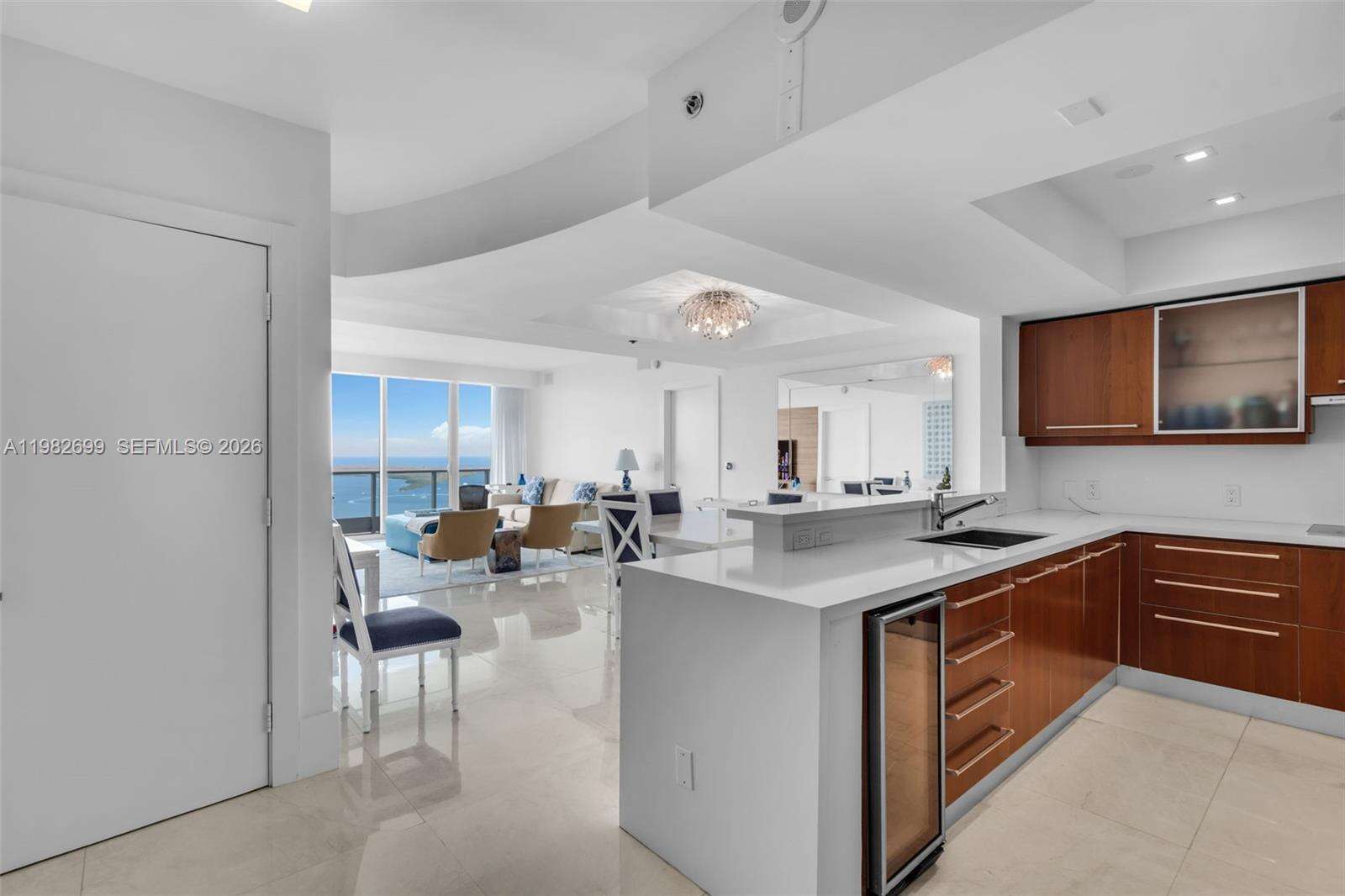 JADE RESIDENCES AT BRICKELL BAY - 1331 Brickell Bay Dr, Miami, FL 33131 | Picture 4