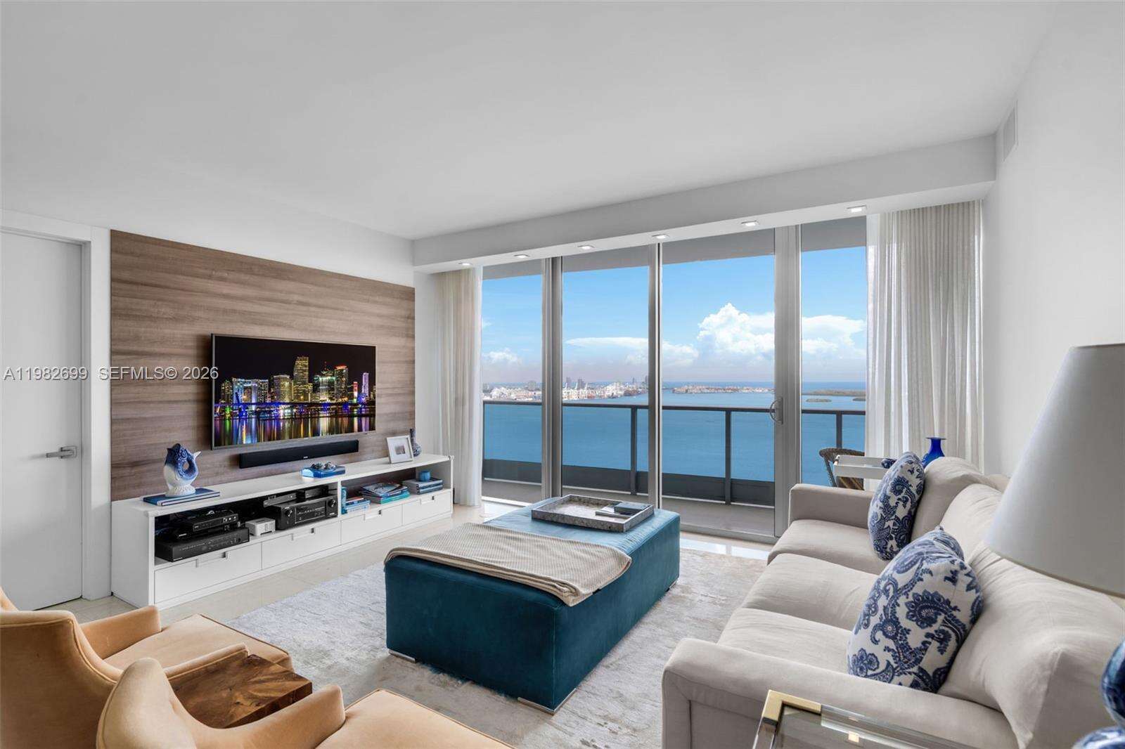 JADE RESIDENCES AT BRICKELL BAY - 1331 Brickell Bay Dr, Miami, FL 33131 | Picture 6